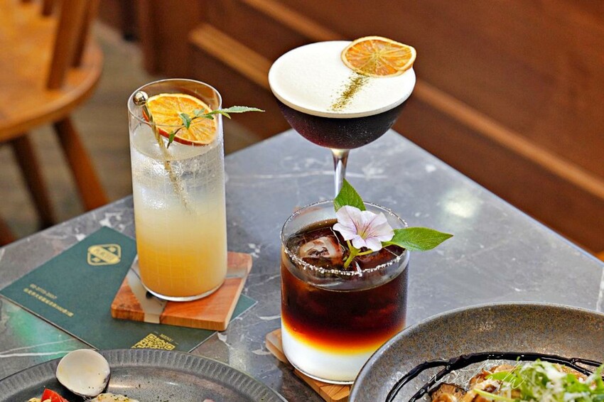 【台北】國父紀念館站｜Placeee 場所，復古優雅，開到兩點的深夜咖啡廳餐酒館