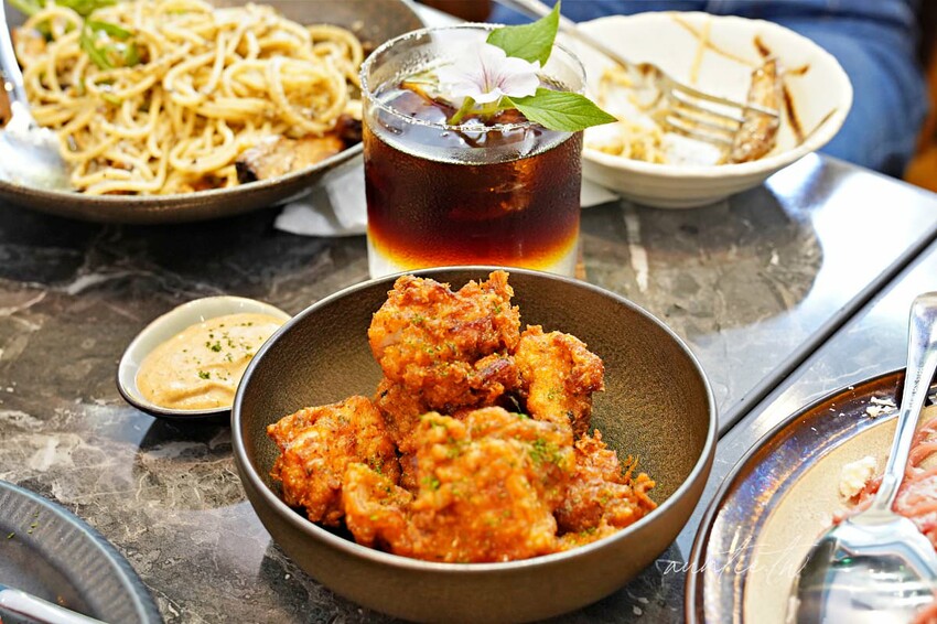 【台北】國父紀念館站｜Placeee 場所，復古優雅，開到兩點的深夜咖啡廳餐酒館