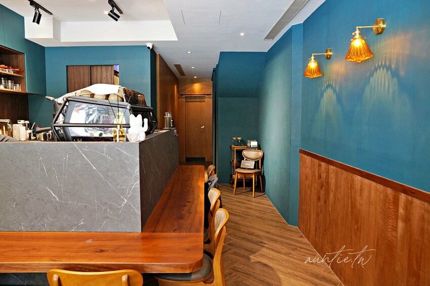 【台北】國父紀念館站｜Placeee 場所，復古優雅，開到兩點的深夜咖啡廳餐酒館