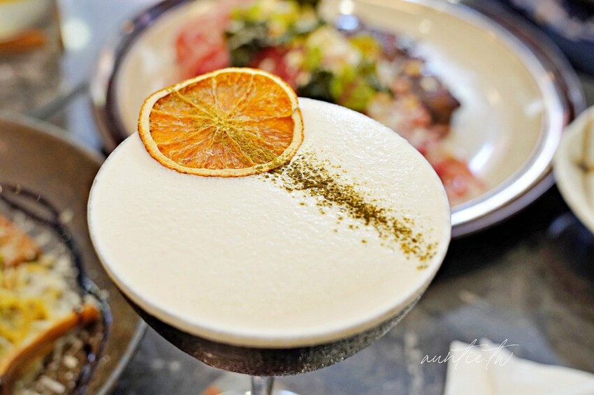 【台北】國父紀念館站｜Placeee 場所，復古優雅，開到兩點的深夜咖啡廳餐酒館