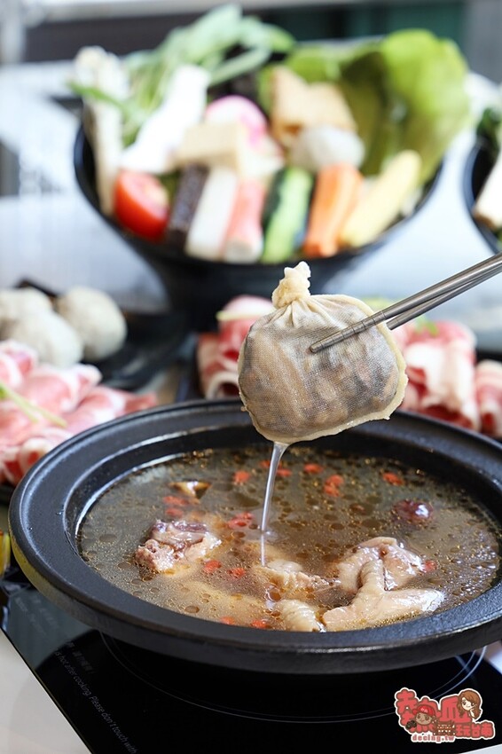 【台南美食】娃娃機免費玩，最大獎竟然是龍蝦！118元就能吃到的義大利麵超乎想像：是福氣鍋物 - 熱血玩台南。跳躍新世界