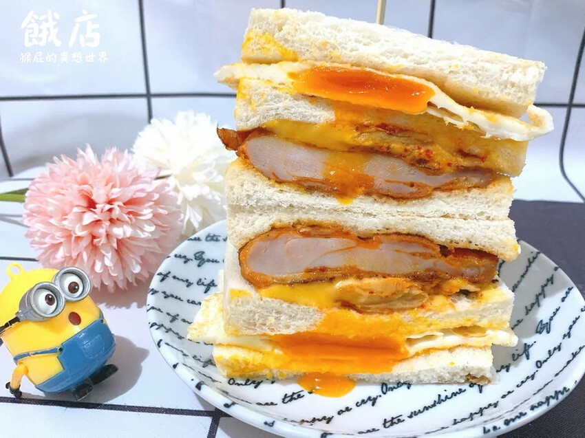 三重新開幕火鍋，麻辣鍋+牛奶鍋超好吃，營業到半夜1點可以吃宵夜，有當月壽星優惠，小聲的說老闆帥帥的