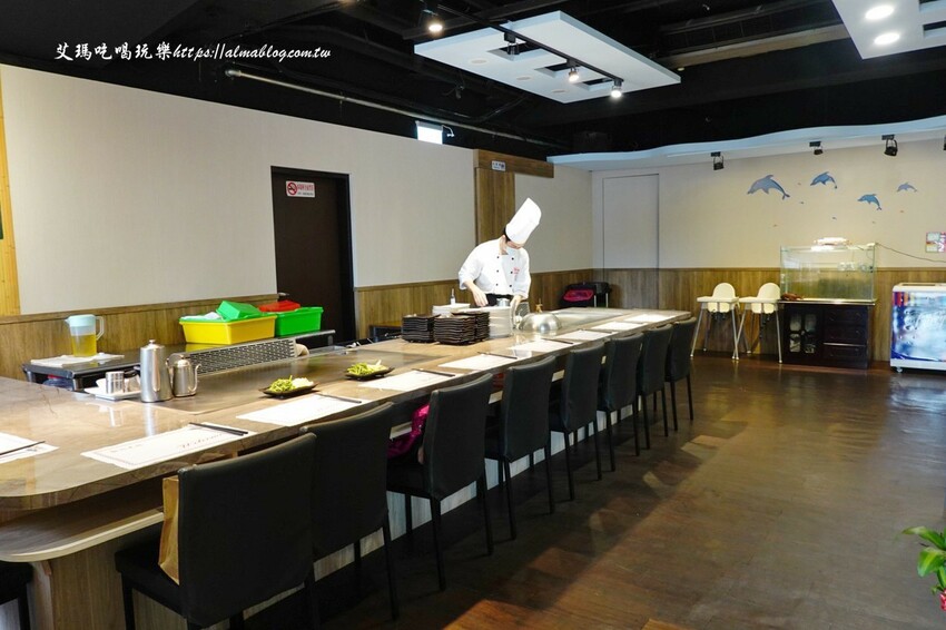 這家鐵板燒沒有豆芽菜！套餐185元內用飯、湯、杜老爺和紅茶無限供應，湯超多料耶