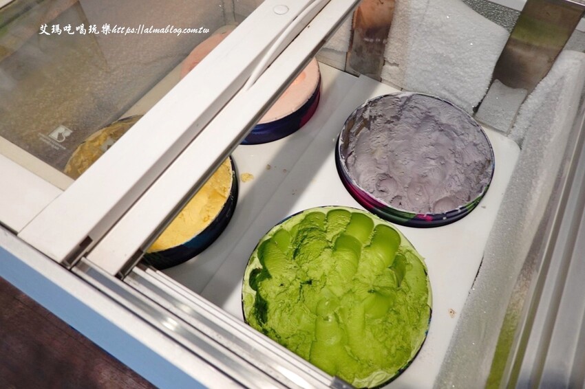 這家鐵板燒沒有豆芽菜！套餐185元內用飯、湯、杜老爺和紅茶無限供應，湯超多料耶