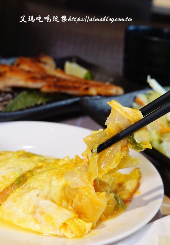 這家鐵板燒沒有豆芽菜！套餐185元內用飯、湯、杜老爺和紅茶無限供應，湯超多料耶