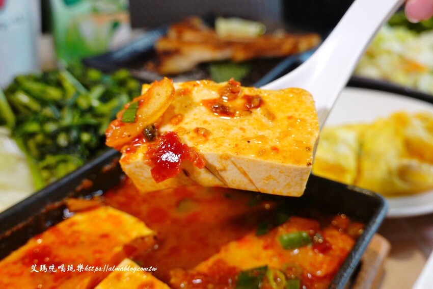 這家鐵板燒沒有豆芽菜！套餐185元內用飯、湯、杜老爺和紅茶無限供應，湯超多料耶