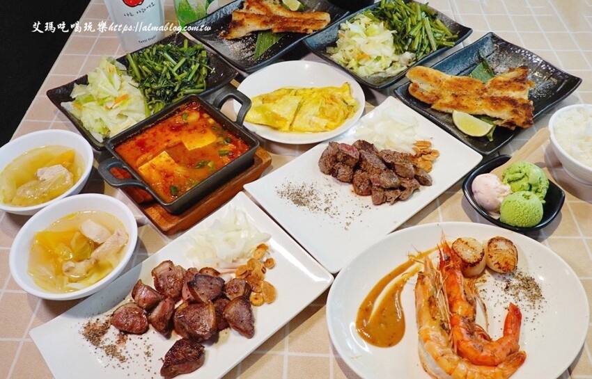 這家鐵板燒沒有豆芽菜！套餐185元內用飯、湯、杜老爺和紅茶無限供應，湯超多料耶