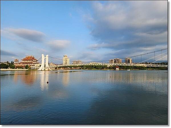 桃園市龍潭區【桃園龍潭】The畔cafe&dining☆陽光、草地、落地窗☆食尚玩家推薦、龍潭大池旁♡高顏值、超chill的景觀餐廳♡