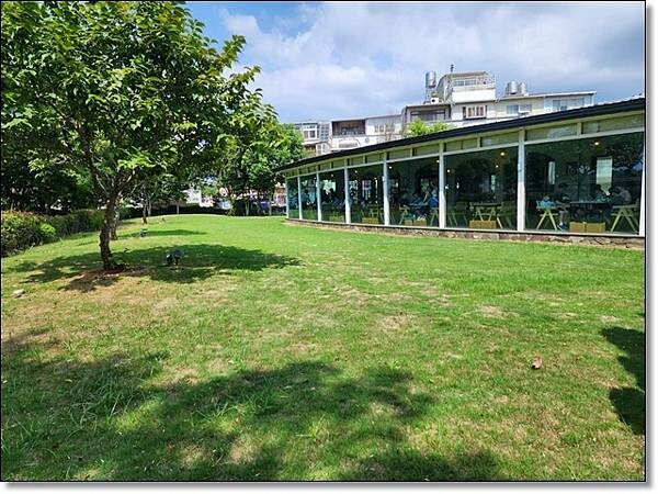 桃園市龍潭區【桃園龍潭】The畔cafe&dining☆陽光、草地、落地窗☆食尚玩家推薦、龍潭大池旁♡高顏值、超chill的景觀餐廳♡