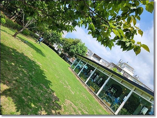 桃園市龍潭區【桃園龍潭】The畔cafe&dining☆陽光、草地、落地窗☆食尚玩家推薦、龍潭大池旁♡高顏值、超chill的景觀餐廳♡