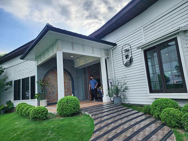 桃園市龍潭區【桃園龍潭】The畔cafe&dining☆陽光、草地、落地窗☆食尚玩家推薦、龍潭大池旁♡高顏值、超chill的景觀餐廳♡