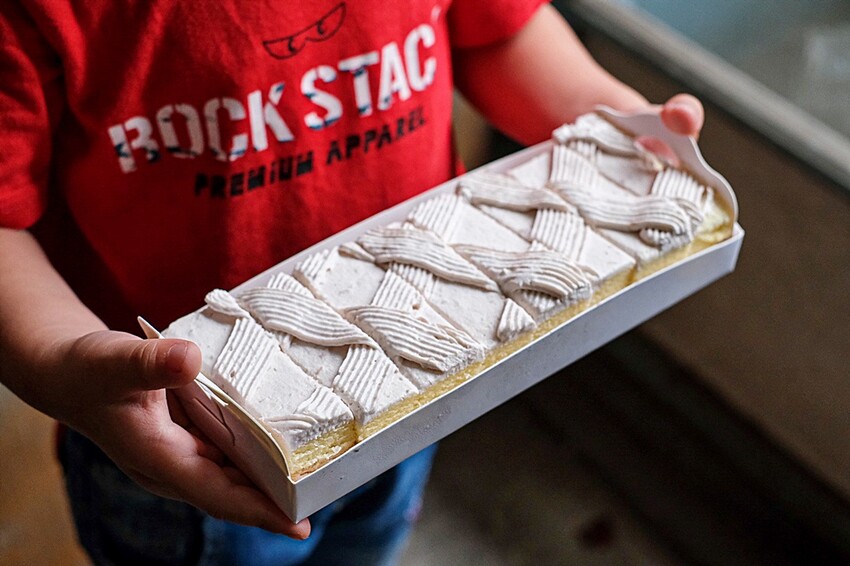 甜食控看過來!!台中18年烘焙老店推出經典長條蛋糕,自取享優惠、宅配限時免運,花小錢宅在家也能享受美好滋味!