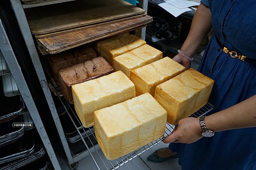 甜食控看過來!!台中18年烘焙老店推出經典長條蛋糕,自取享優惠、宅配限時免運,花小錢宅在家也能享受美好滋味!