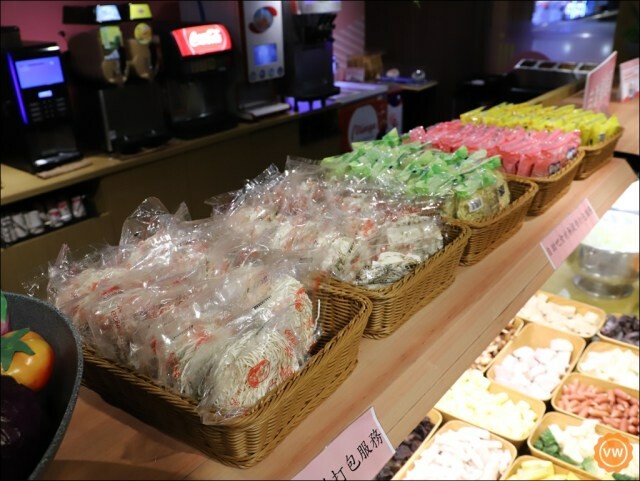 台灣火鍋第一品牌│蔬食者的天堂鍋物35種蔬菜無限吃：肉多多台南大遠百公園店 **內有粉絲抽獎**