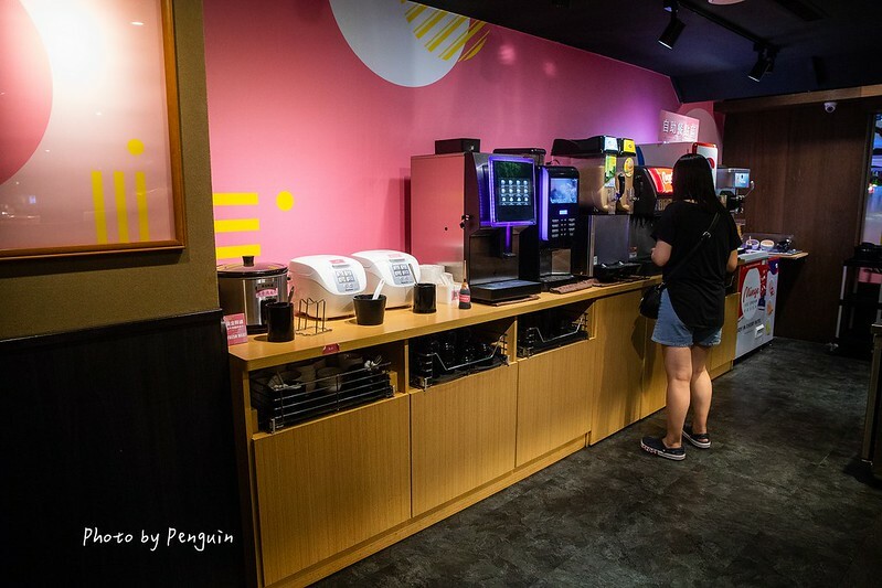 台南．中西區．最歡樂最大火鍋集團．樂多多集團．肉多多火鍋大遠百公園店．三人行，必有麻辣吃．三份套餐即贈一鍋爆炒川府麻辣鍋。