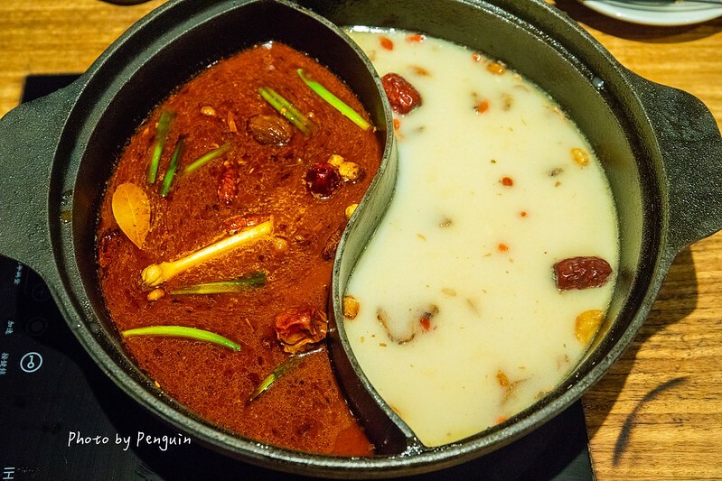 台南．中西區．最歡樂最大火鍋集團．樂多多集團．肉多多火鍋大遠百公園店．三人行，必有麻辣吃．三份套餐即贈一鍋爆炒川府麻辣鍋。