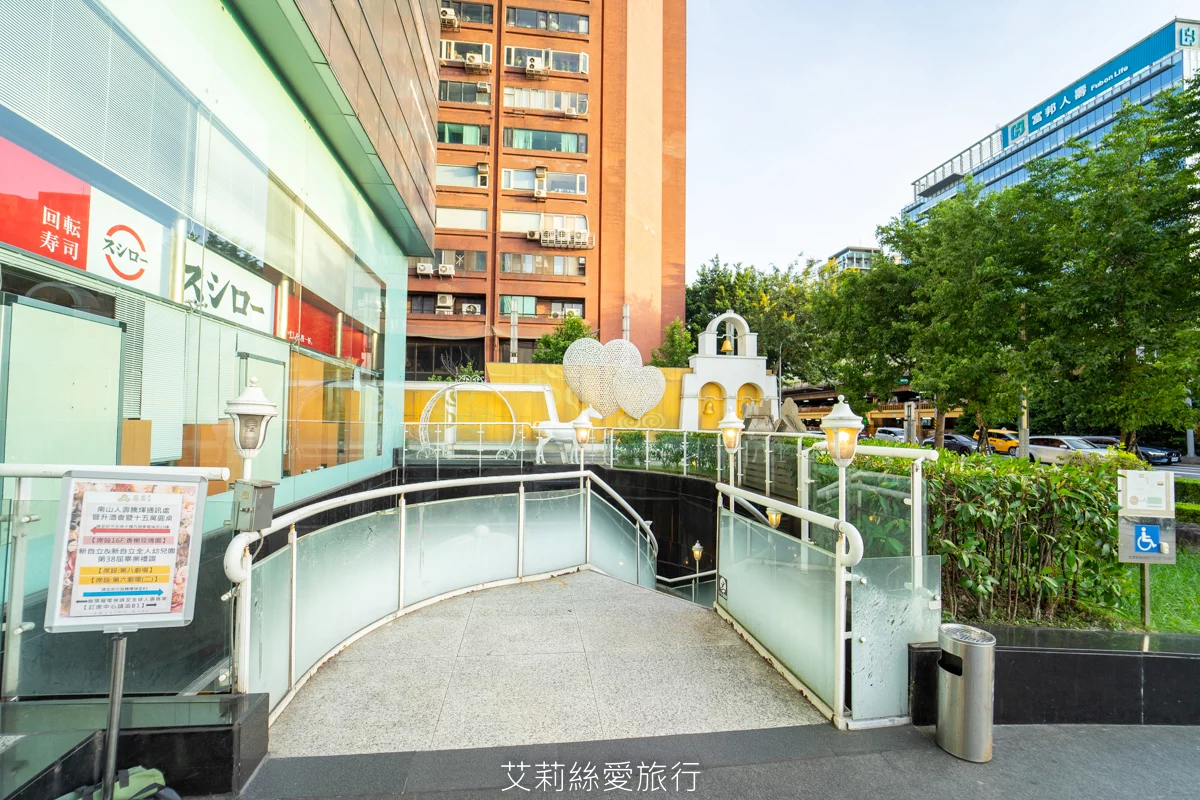 烤鴨+港點吃到飽599起！平日再打85折！近百道美食、脆皮烤鴨現場片鴨秀、熱呼呼推車港點、現調港式飲品甜點、現炒熱菜、港式熱粥...任選任吃超划算