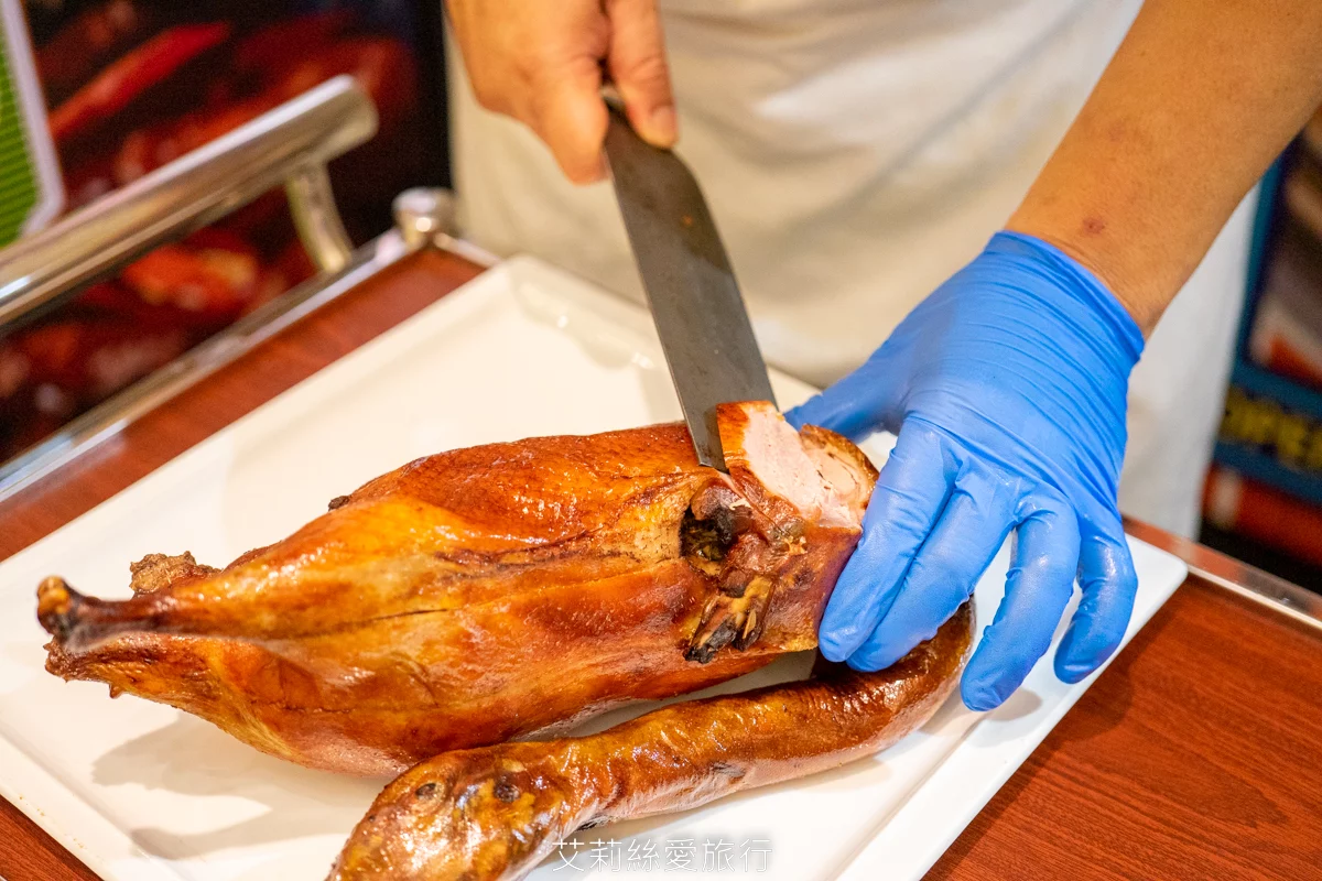 烤鴨+港點吃到飽599起！平日再打85折！近百道美食、脆皮烤鴨現場片鴨秀、熱呼呼推車港點、現調港式飲品甜點、現炒熱菜、港式熱粥...任選任吃超划算