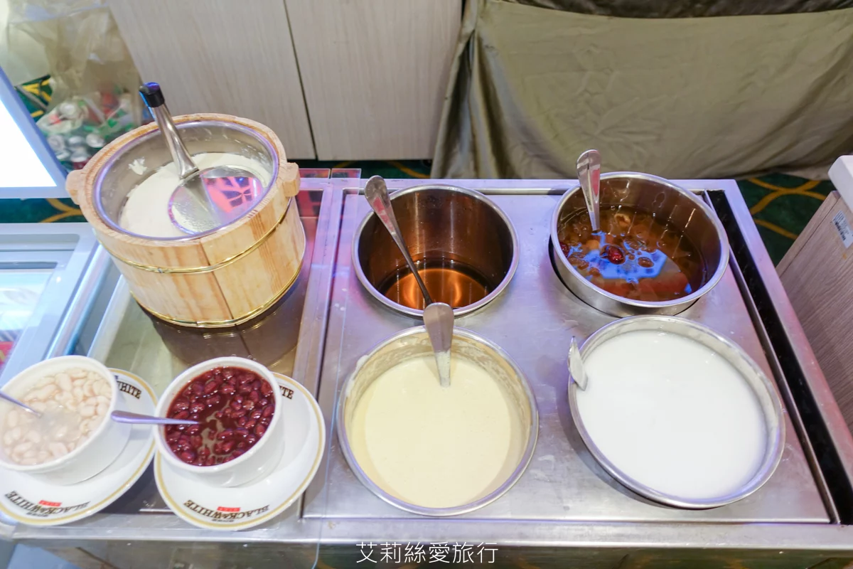 烤鴨+港點吃到飽599起！平日再打85折！近百道美食、脆皮烤鴨現場片鴨秀、熱呼呼推車港點、現調港式飲品甜點、現炒熱菜、港式熱粥...任選任吃超划算