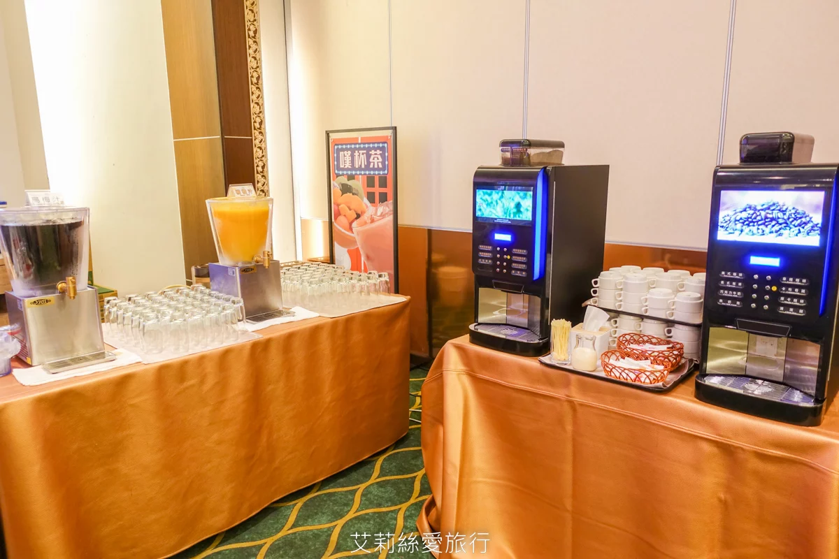 烤鴨+港點吃到飽599起！平日再打85折！近百道美食、脆皮烤鴨現場片鴨秀、熱呼呼推車港點、現調港式飲品甜點、現炒熱菜、港式熱粥...任選任吃超划算