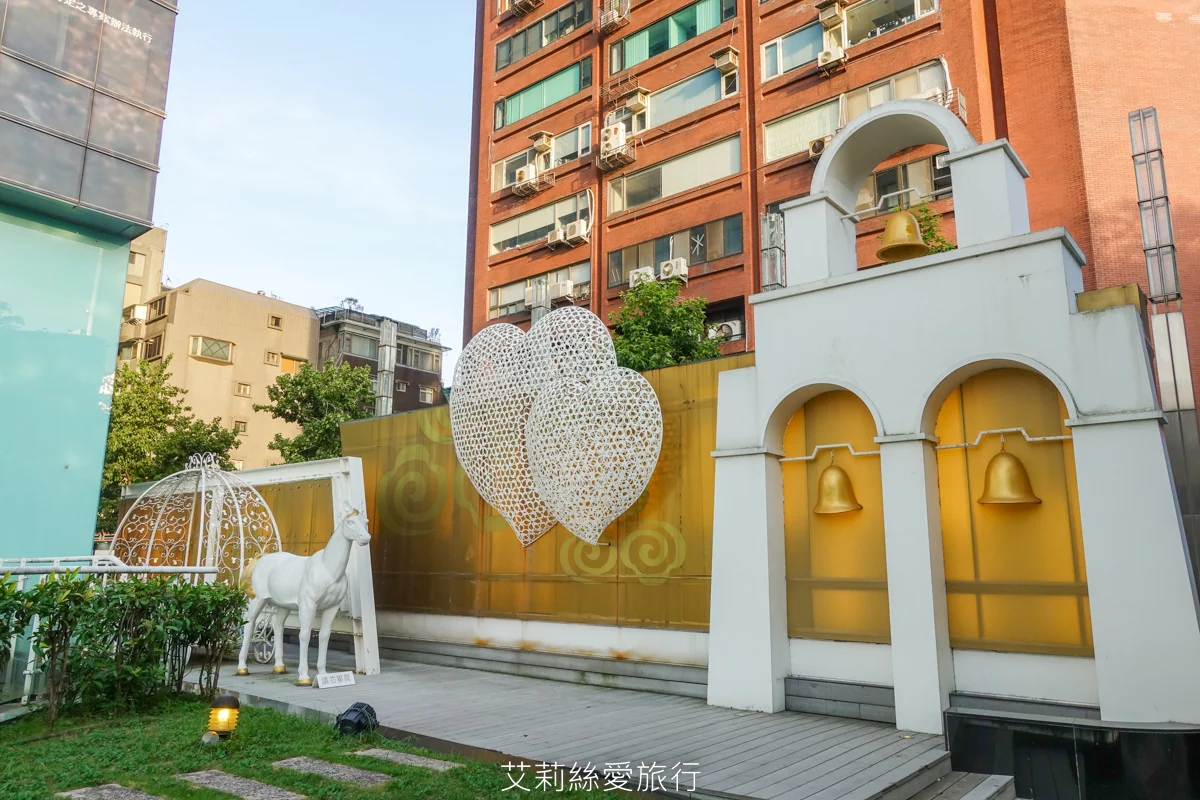 烤鴨+港點吃到飽599起！平日再打85折！近百道美食、脆皮烤鴨現場片鴨秀、熱呼呼推車港點、現調港式飲品甜點、現炒熱菜、港式熱粥...任選任吃超划算