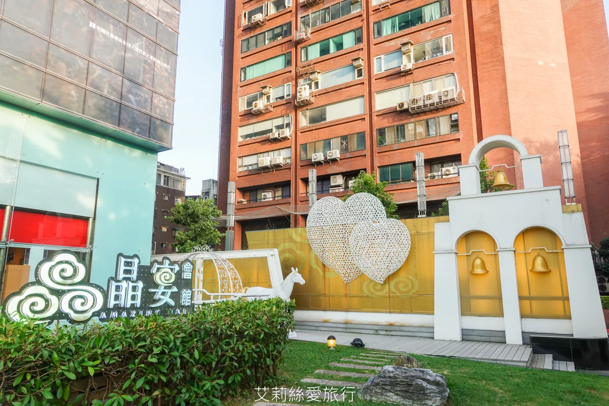 烤鴨+港點吃到飽599起！平日再打85折！近百道美食、脆皮烤鴨現場片鴨秀、熱呼呼推車港點、現調港式飲品甜點、現炒熱菜、港式熱粥...任選任吃超划算