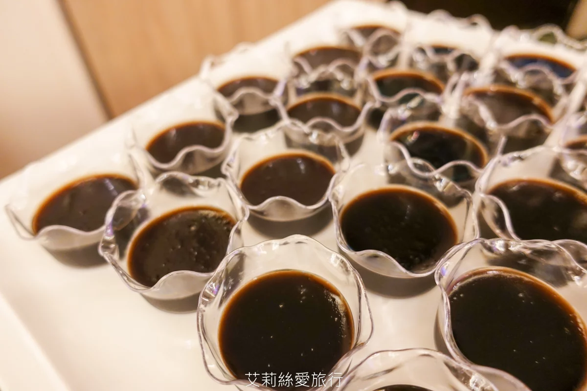 烤鴨+港點吃到飽599起！平日再打85折！近百道美食、脆皮烤鴨現場片鴨秀、熱呼呼推車港點、現調港式飲品甜點、現炒熱菜、港式熱粥...任選任吃超划算