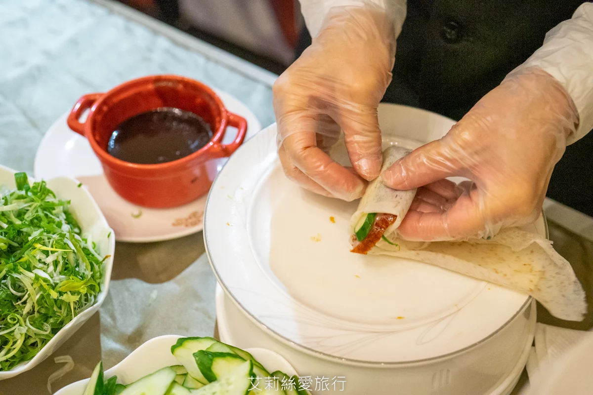 烤鴨+港點吃到飽599起！平日再打85折！近百道美食、脆皮烤鴨現場片鴨秀、熱呼呼推車港點、現調港式飲品甜點、現炒熱菜、港式熱粥...任選任吃超划算