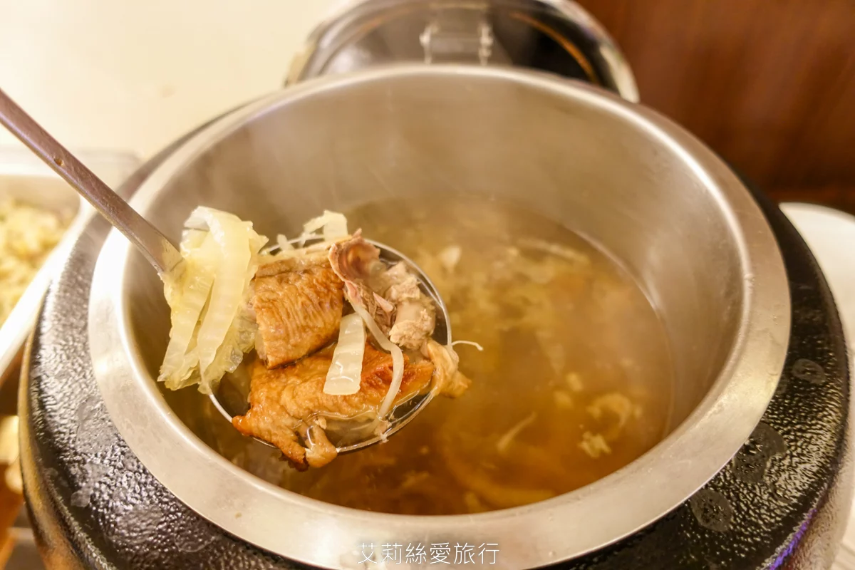 烤鴨+港點吃到飽599起！平日再打85折！近百道美食、脆皮烤鴨現場片鴨秀、熱呼呼推車港點、現調港式飲品甜點、現炒熱菜、港式熱粥...任選任吃超划算