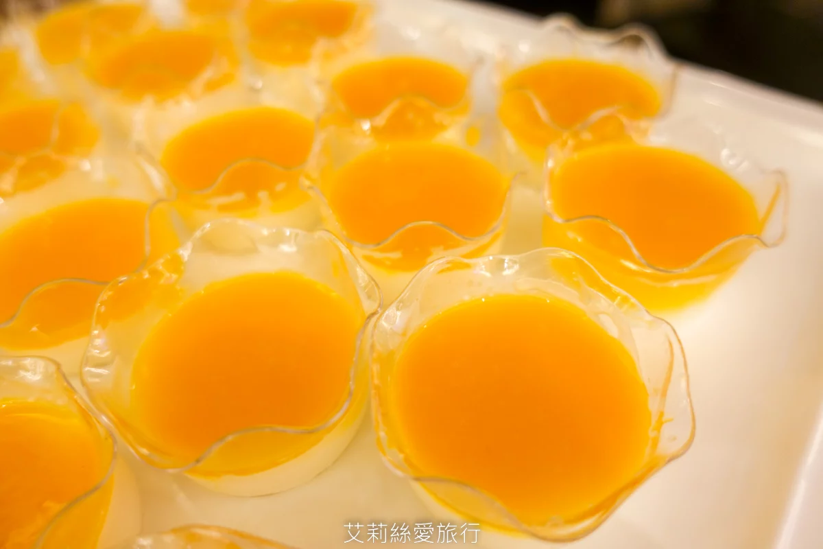 烤鴨+港點吃到飽599起！平日再打85折！近百道美食、脆皮烤鴨現場片鴨秀、熱呼呼推車港點、現調港式飲品甜點、現炒熱菜、港式熱粥...任選任吃超划算