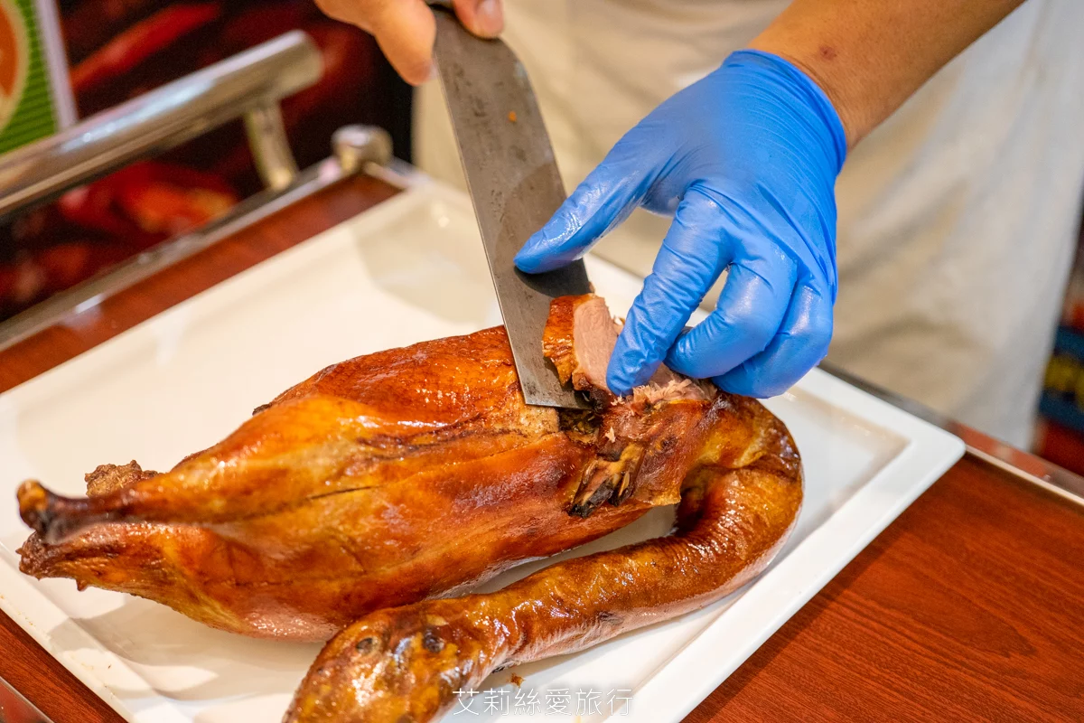 烤鴨+港點吃到飽599起！平日再打85折！近百道美食、脆皮烤鴨現場片鴨秀、熱呼呼推車港點、現調港式飲品甜點、現炒熱菜、港式熱粥...任選任吃超划算