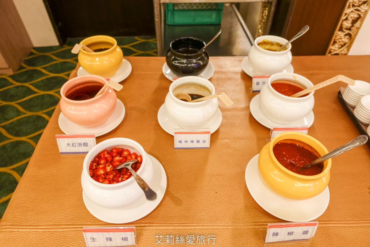 烤鴨+港點吃到飽599起！平日再打85折！近百道美食、脆皮烤鴨現場片鴨秀、熱呼呼推車港點、現調港式飲品甜點、現炒熱菜、港式熱粥...任選任吃超划算