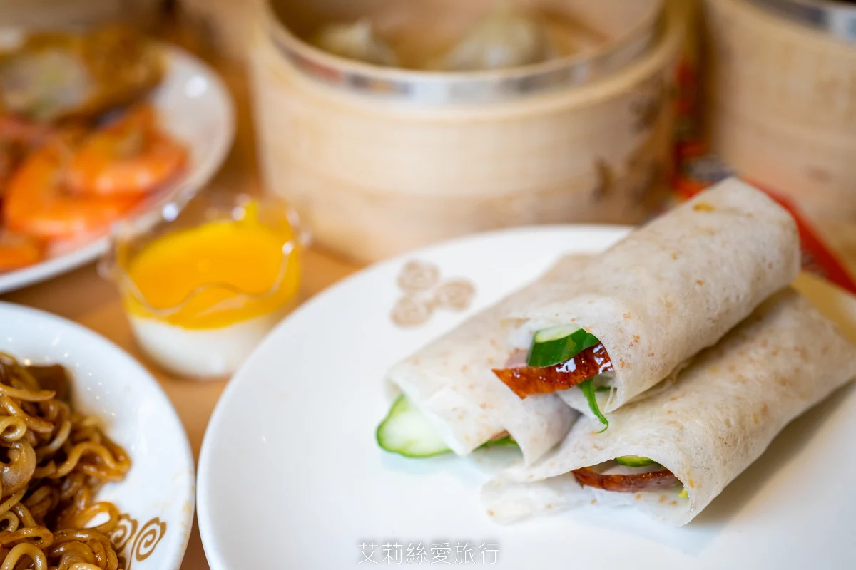 烤鴨+港點吃到飽599起！平日再打85折！近百道美食、脆皮烤鴨現場片鴨秀、熱呼呼推車港點、現調港式飲品甜點、現炒熱菜、港式熱粥...任選任吃超划算