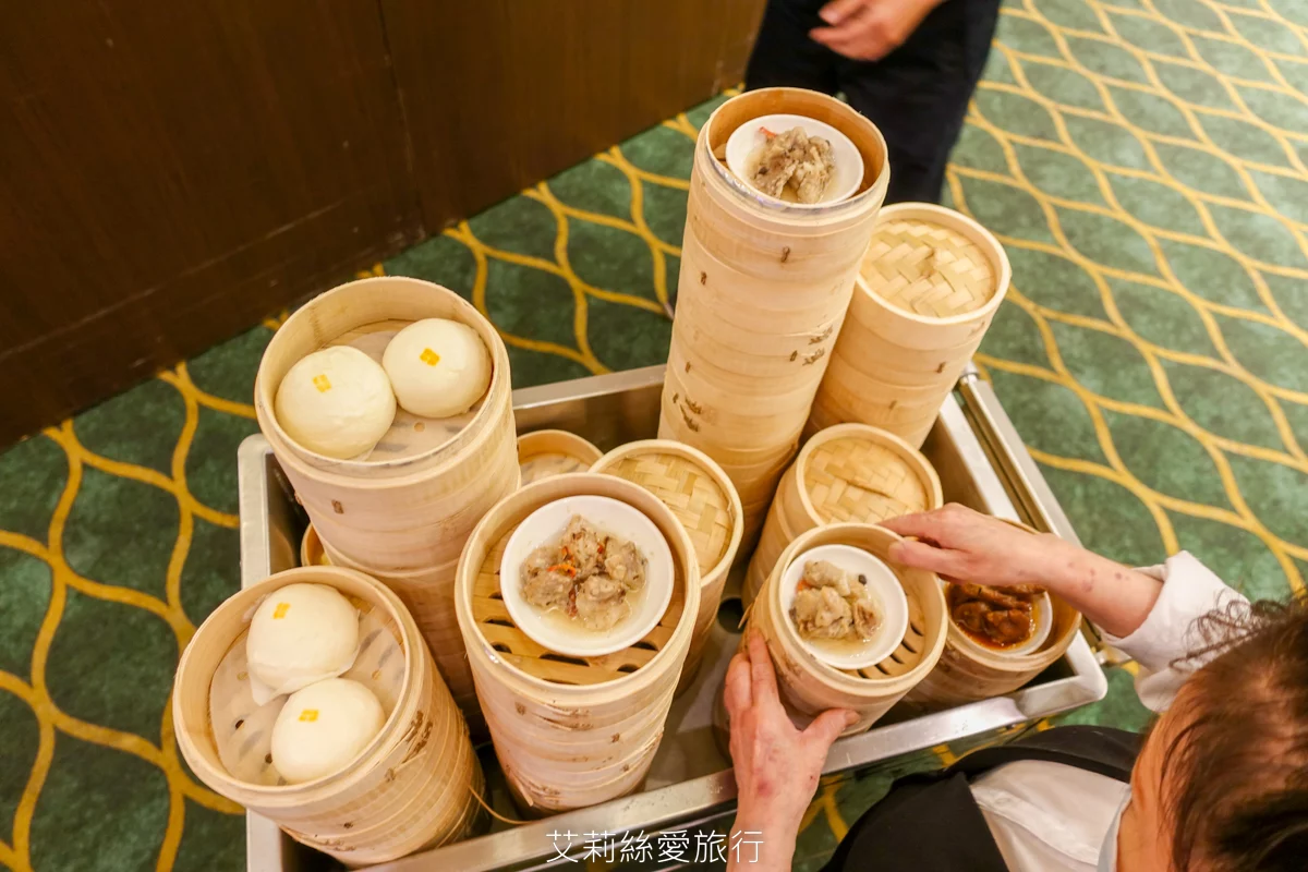 烤鴨+港點吃到飽599起！平日再打85折！近百道美食、脆皮烤鴨現場片鴨秀、熱呼呼推車港點、現調港式飲品甜點、現炒熱菜、港式熱粥...任選任吃超划算