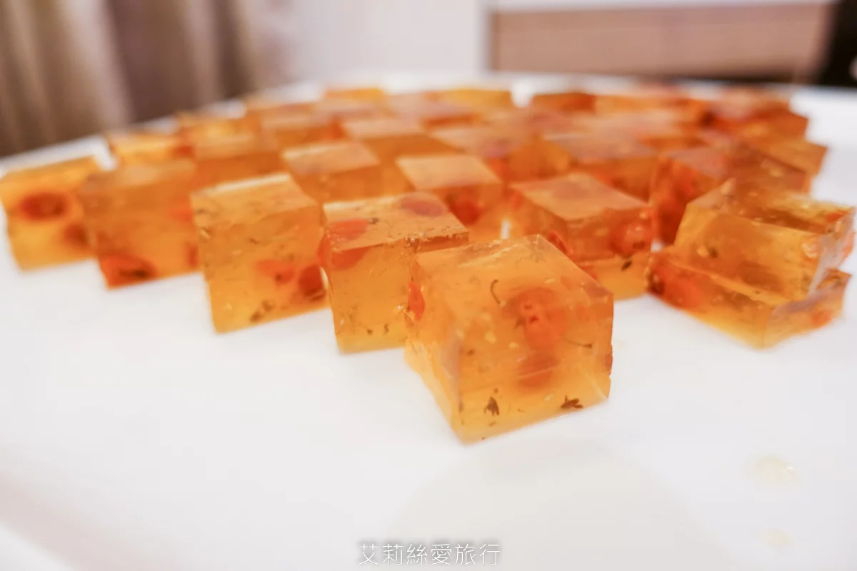 烤鴨+港點吃到飽599起！平日再打85折！近百道美食、脆皮烤鴨現場片鴨秀、熱呼呼推車港點、現調港式飲品甜點、現炒熱菜、港式熱粥...任選任吃超划算