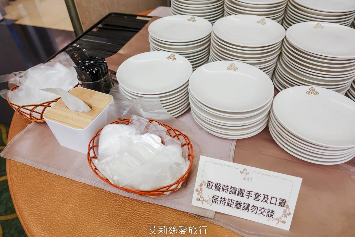 烤鴨+港點吃到飽599起！平日再打85折！近百道美食、脆皮烤鴨現場片鴨秀、熱呼呼推車港點、現調港式飲品甜點、現炒熱菜、港式熱粥...任選任吃超划算