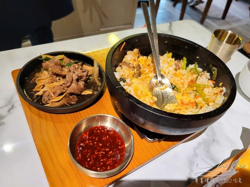 初瓦韓式料理|王品集團新品牌!雙人套餐鍋、拌飯、煎餅、炸雞、烤肉一次擁有!內含日間夜間外帶,全系列菜