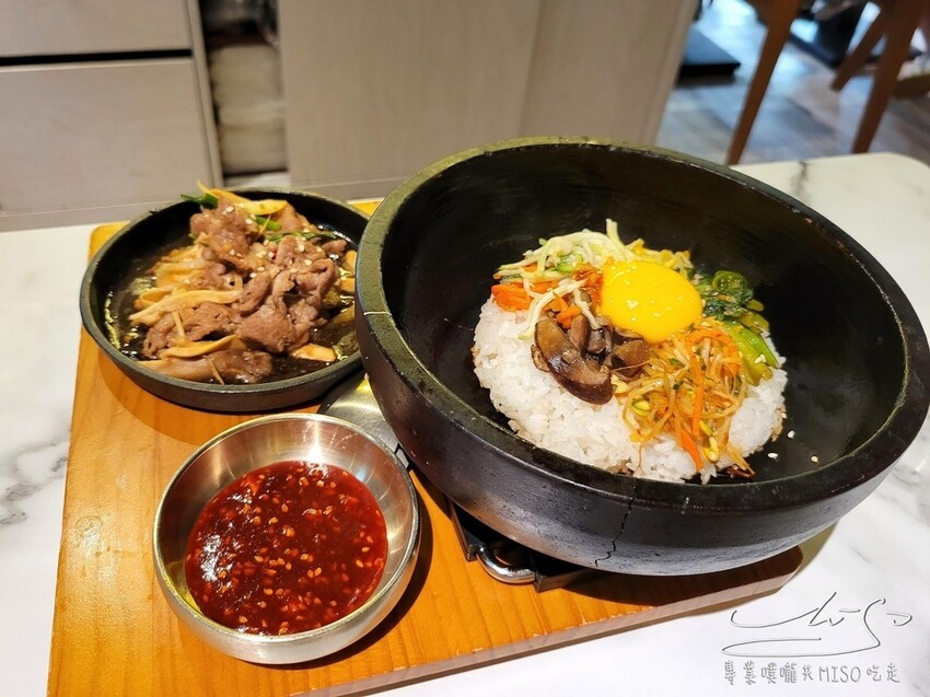 初瓦韓式料理|王品集團新品牌!雙人套餐鍋、拌飯、煎餅、炸雞、烤肉一次擁有!內含日間夜間外帶,全系列菜