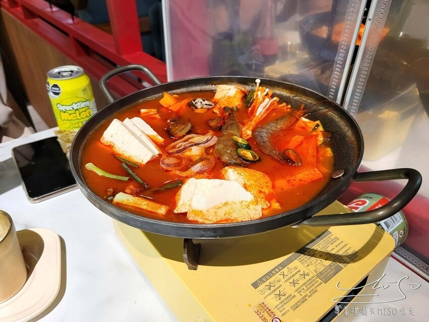 初瓦韓式料理|王品集團新品牌!雙人套餐鍋、拌飯、煎餅、炸雞、烤肉一次擁有!內含日間夜間外帶,全系列菜