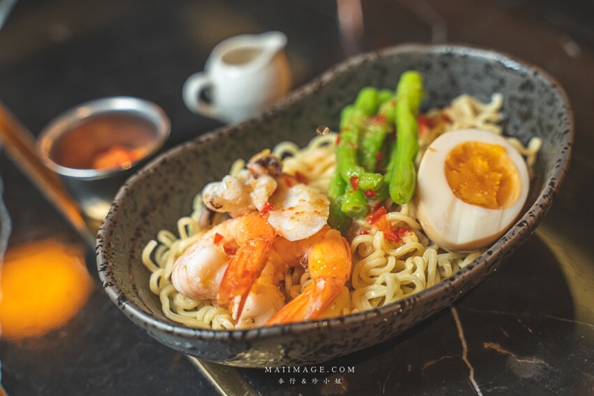 台北夜生活｜Book ing Bar中山店～台北人氣超高的密室酒吧開分店囉！台北酒吧、台北調酒、大同區調酒、捷運