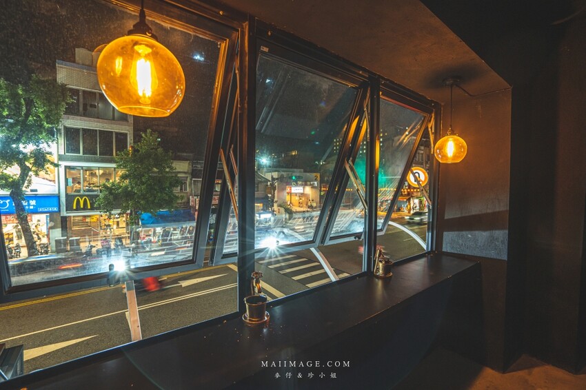 台北夜生活｜Book ing Bar中山店～台北人氣超高的密室酒吧開分店囉！台北酒吧、台北調酒、大同區調酒、捷運