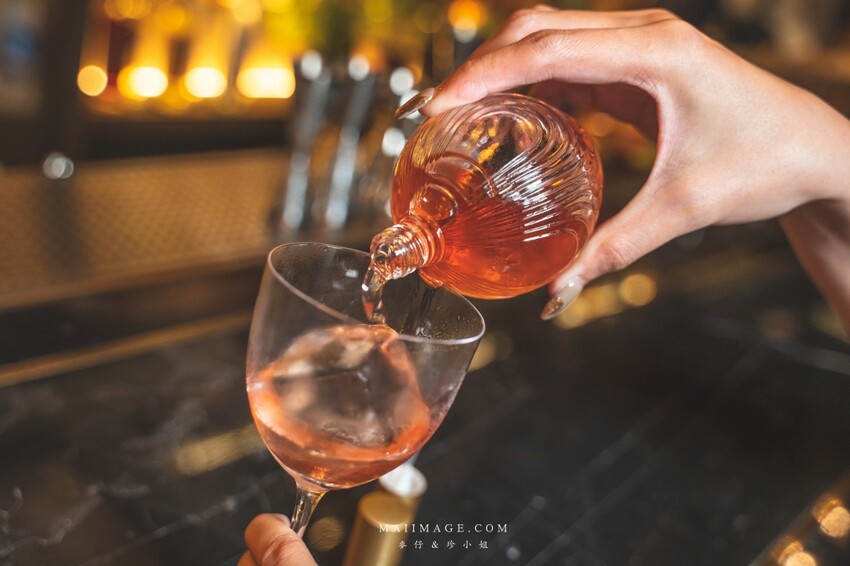 台北夜生活｜Book ing Bar中山店～台北人氣超高的密室酒吧開分店囉！台北酒吧、台北調酒、大同區調酒、捷運