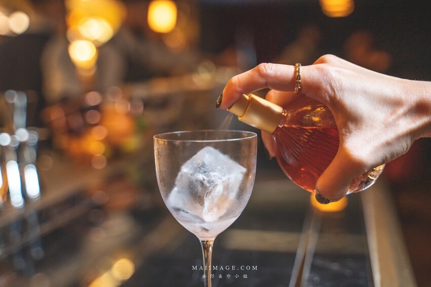 台北夜生活｜Book ing Bar中山店～台北人氣超高的密室酒吧開分店囉！台北酒吧、台北調酒、大同區調酒、捷運