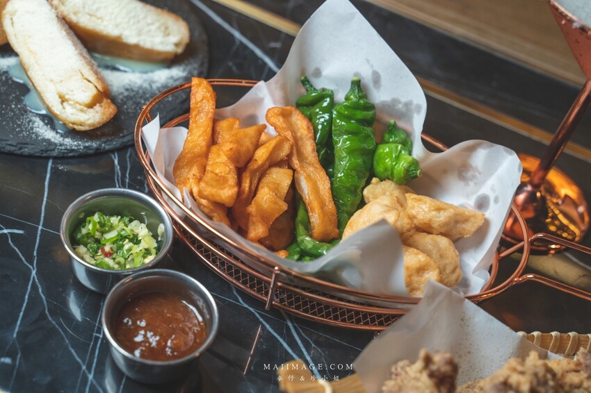 台北夜生活｜Book ing Bar中山店～台北人氣超高的密室酒吧開分店囉！台北酒吧、台北調酒、大同區調酒、捷運