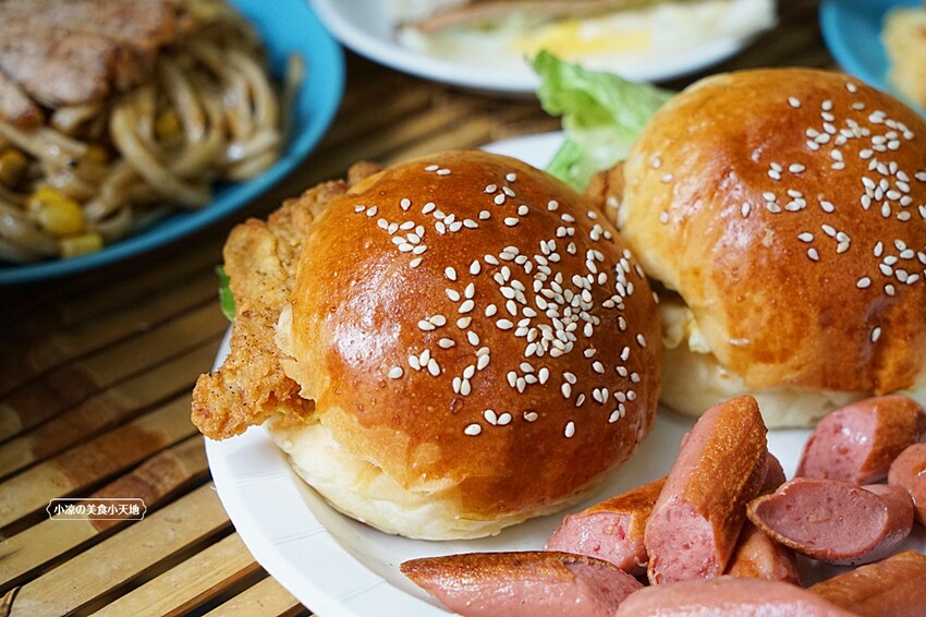 隱藏版黃金粉漿蛋餅，會牽絲ㄟ起司蛋餅，多到滿出來！這家從早吃到晚的銅板美食