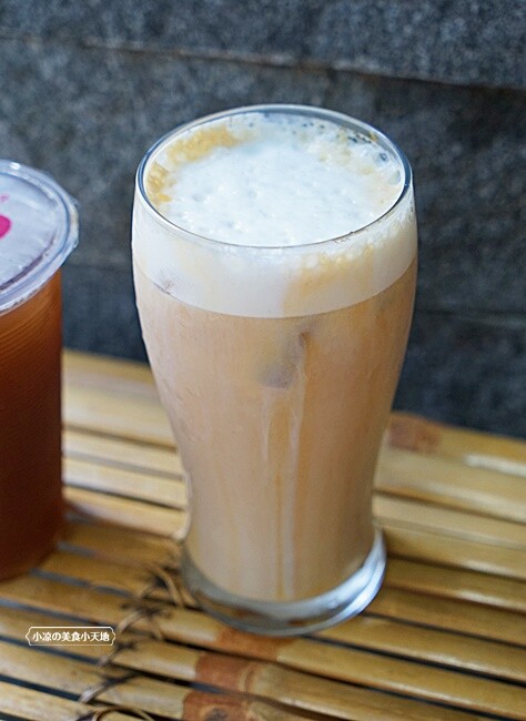 隱藏版黃金粉漿蛋餅，會牽絲ㄟ起司蛋餅，多到滿出來！這家從早吃到晚的銅板美食