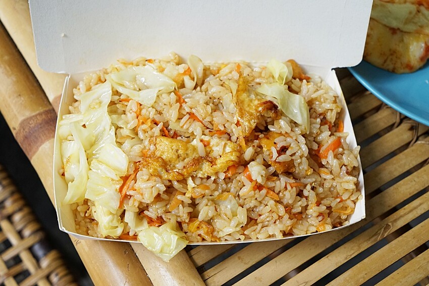 隱藏版黃金粉漿蛋餅，會牽絲ㄟ起司蛋餅，多到滿出來！這家從早吃到晚的銅板美食