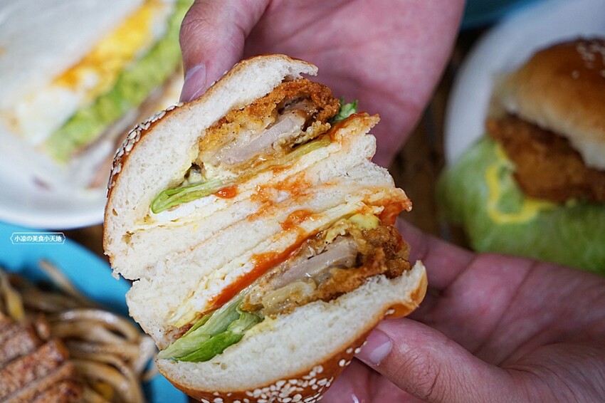 隱藏版黃金粉漿蛋餅，會牽絲ㄟ起司蛋餅，多到滿出來！這家從早吃到晚的銅板美食