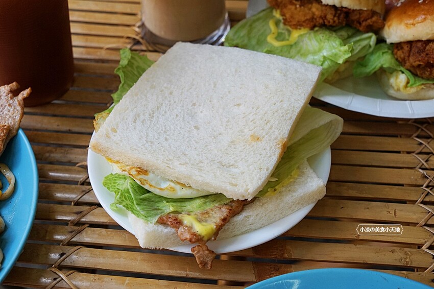 隱藏版黃金粉漿蛋餅，會牽絲ㄟ起司蛋餅，多到滿出來！這家從早吃到晚的銅板美食