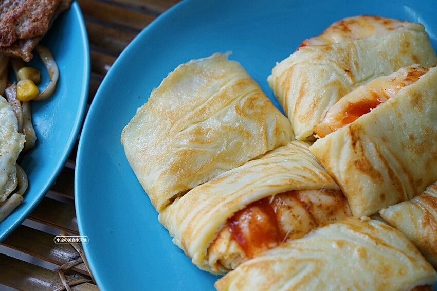 隱藏版黃金粉漿蛋餅，會牽絲ㄟ起司蛋餅，多到滿出來！這家從早吃到晚的銅板美食